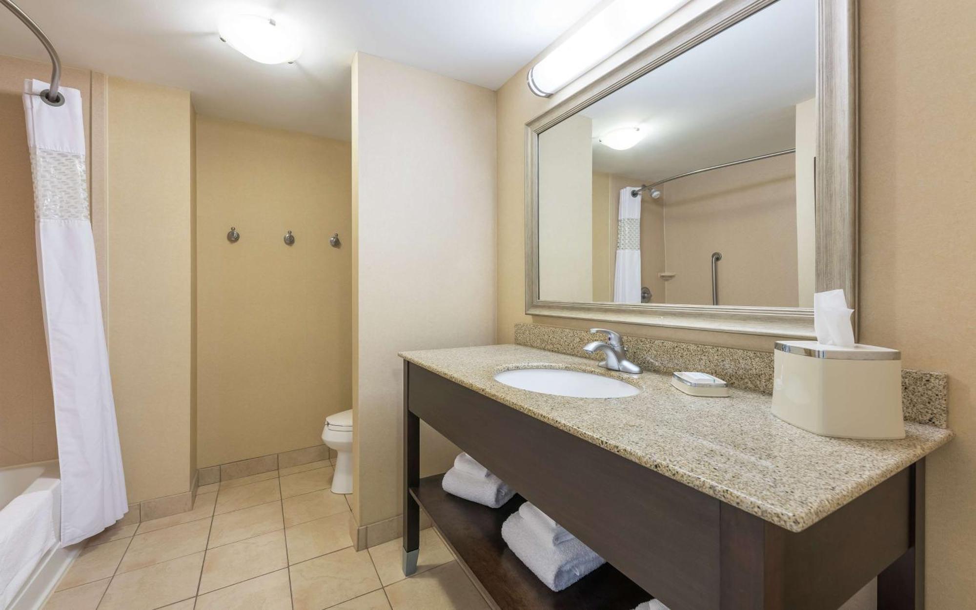 Hampton Inn & Suites By Hilton Moncton Dış mekan fotoğraf