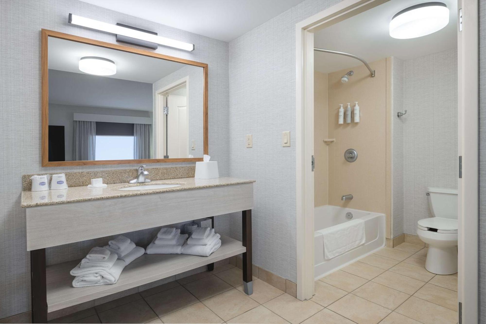 Hampton Inn & Suites By Hilton Moncton Dış mekan fotoğraf