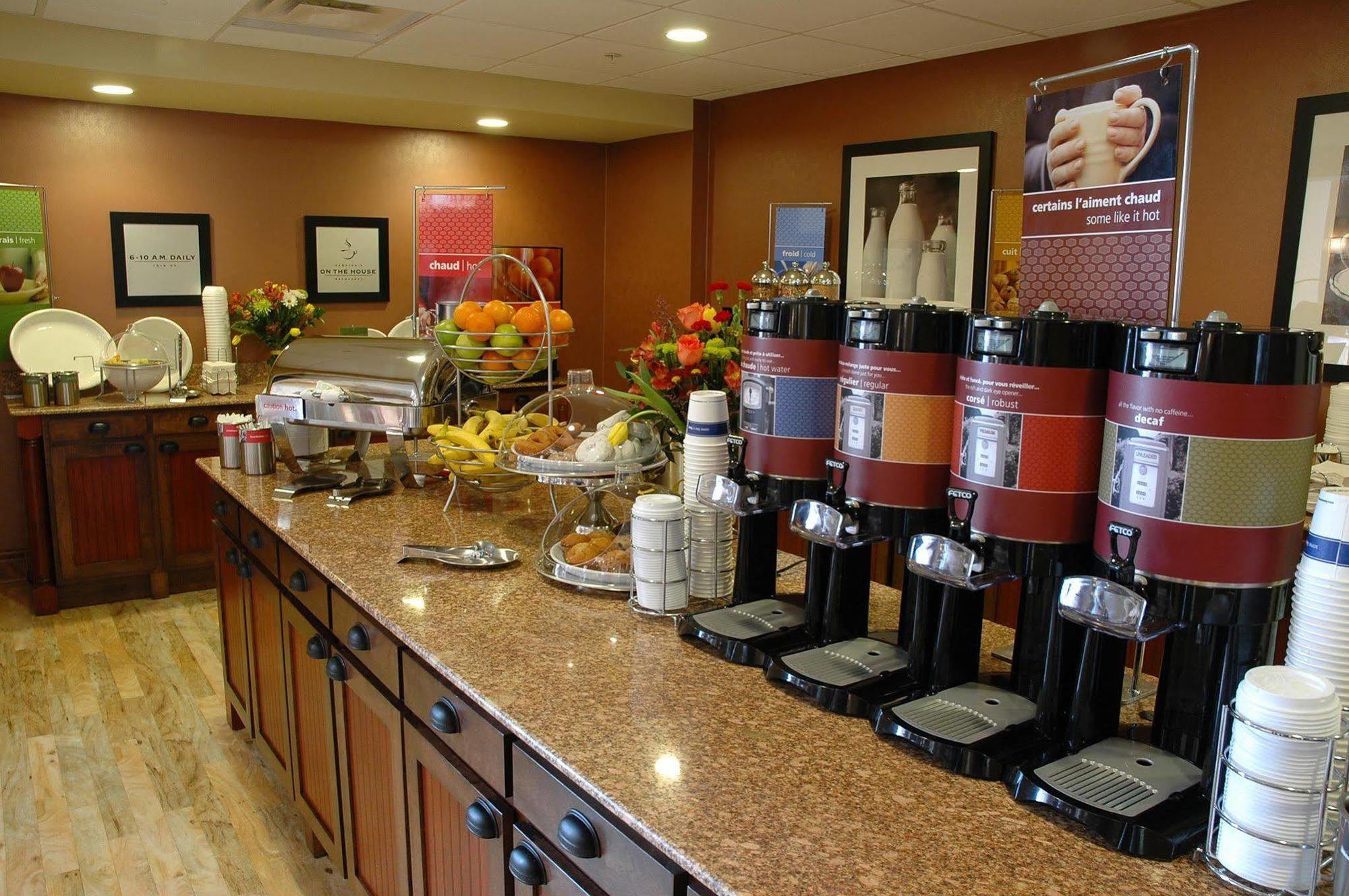 Hampton Inn & Suites By Hilton Moncton Restoran fotoğraf